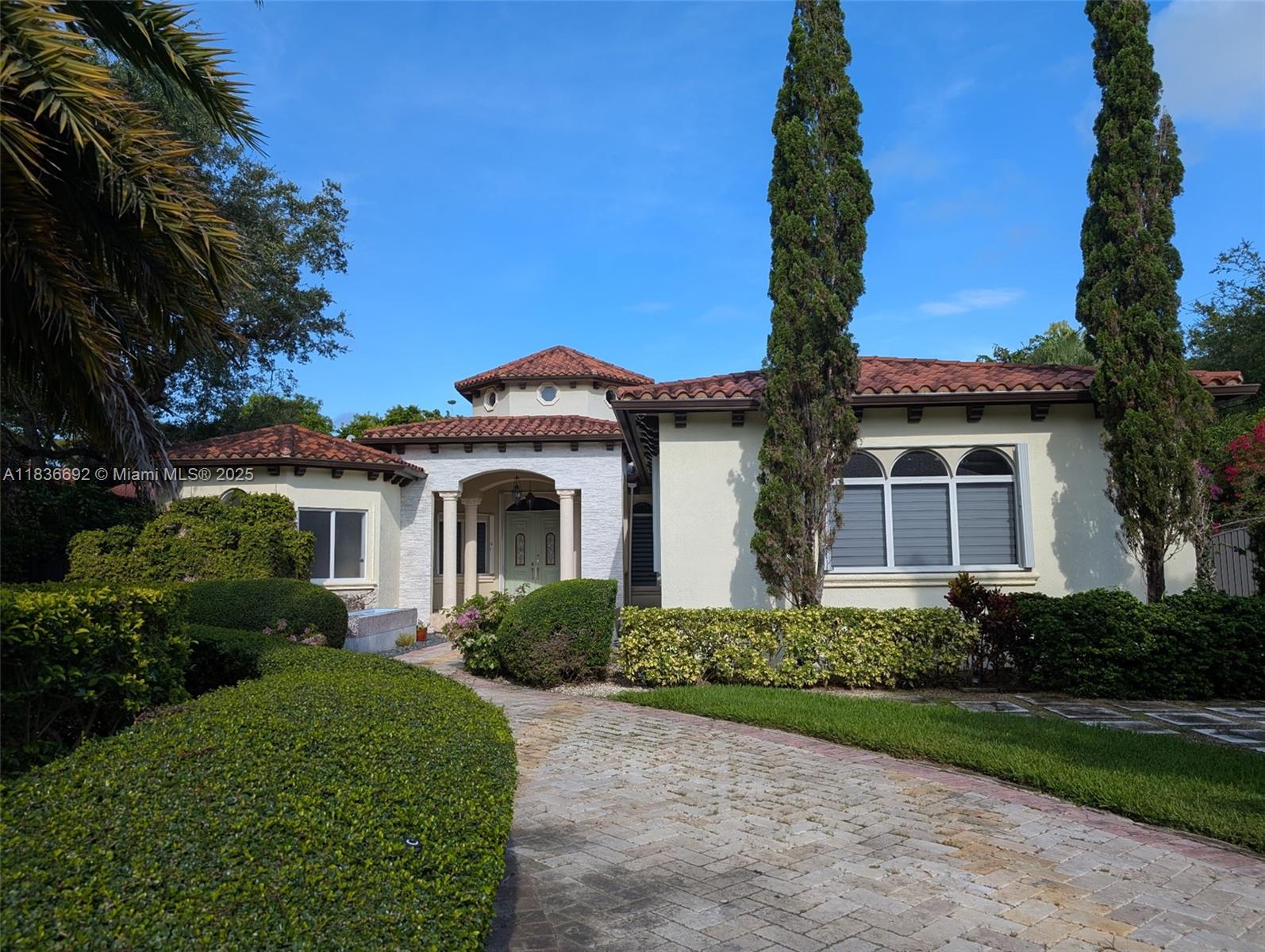 Pinecrest Oaks - Residential