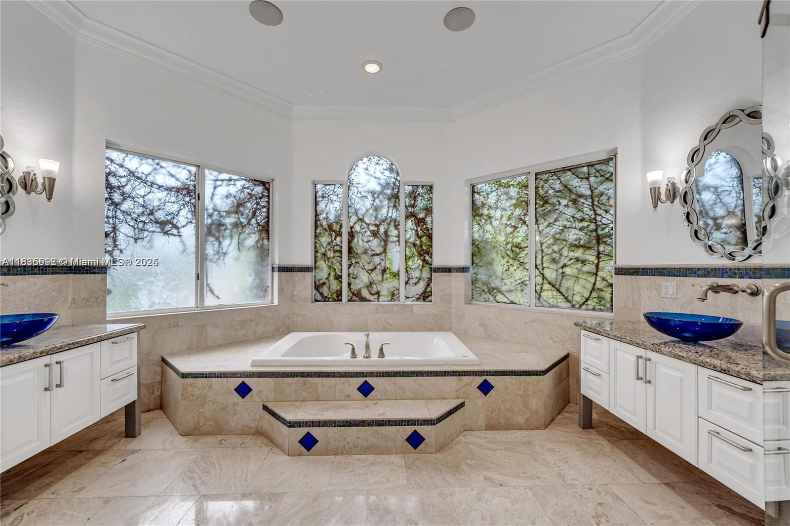 Pinecrest Oaks - Residential