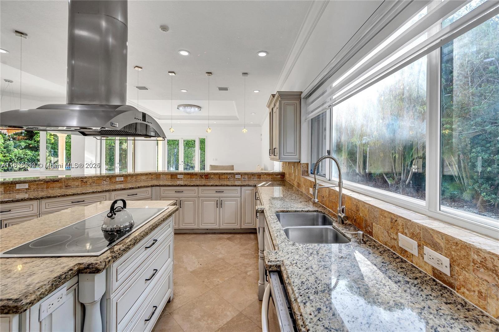 Pinecrest Oaks - Residential