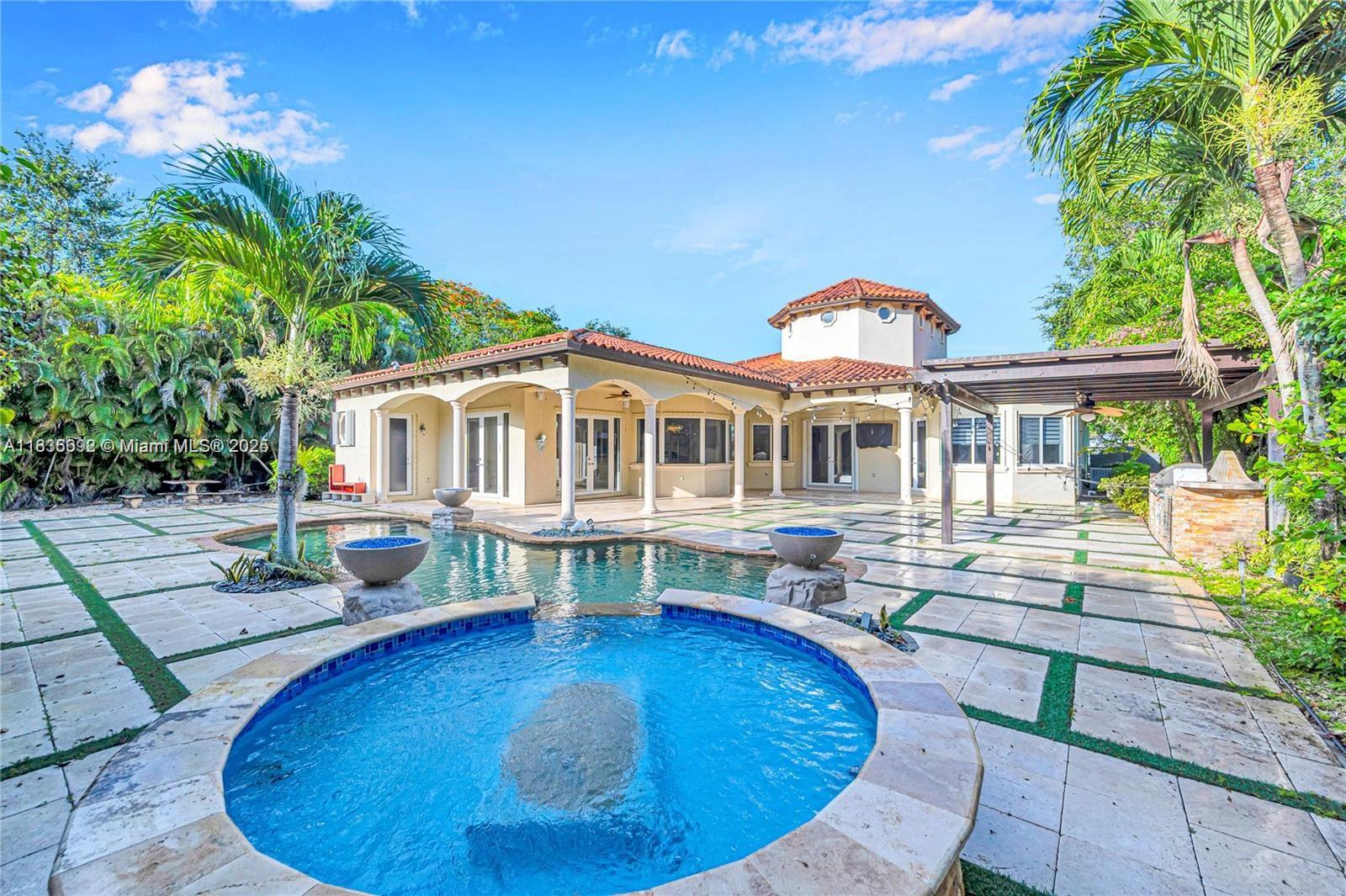 Pinecrest Oaks - Residential
