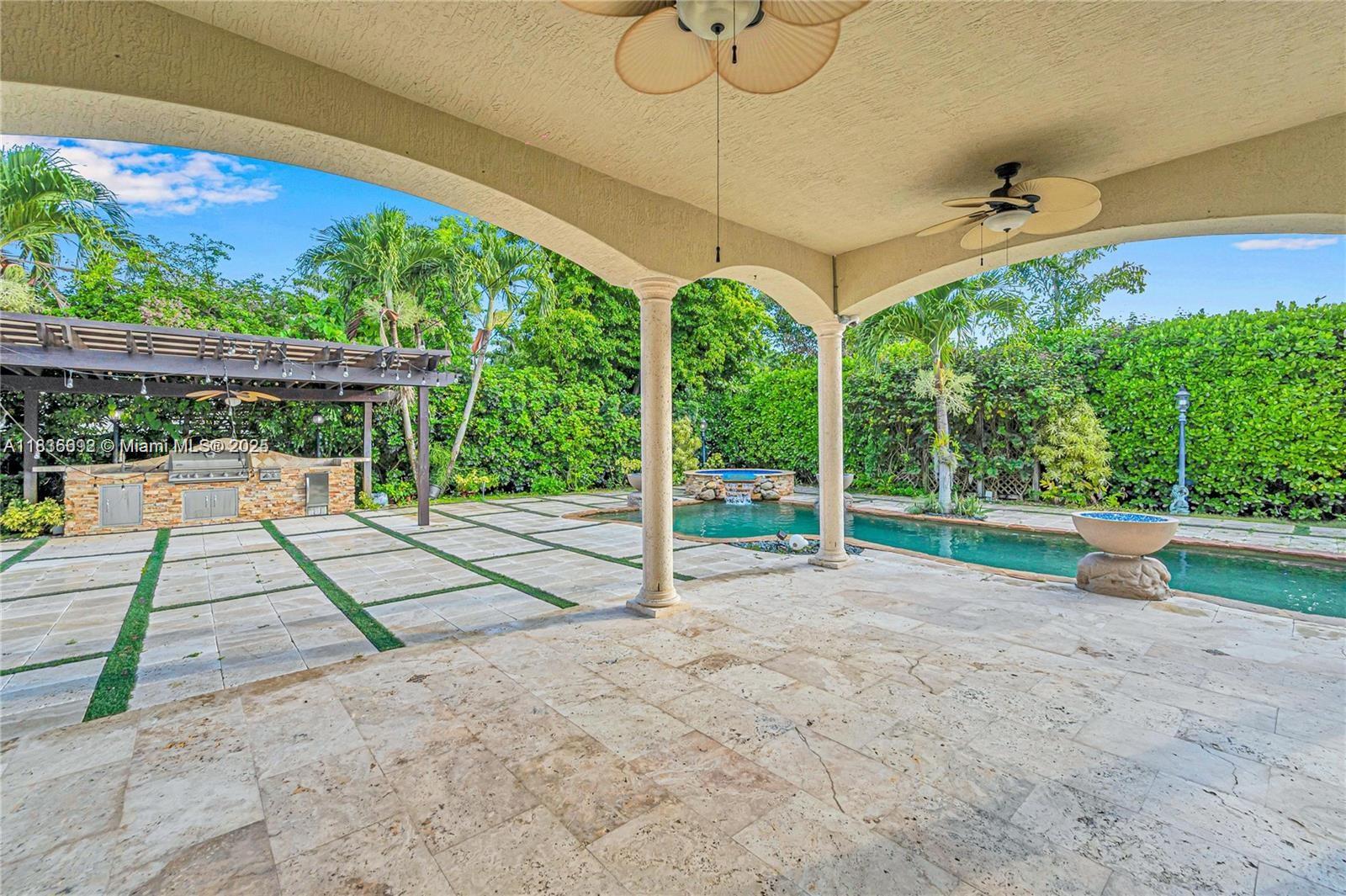 Pinecrest Oaks - Residential