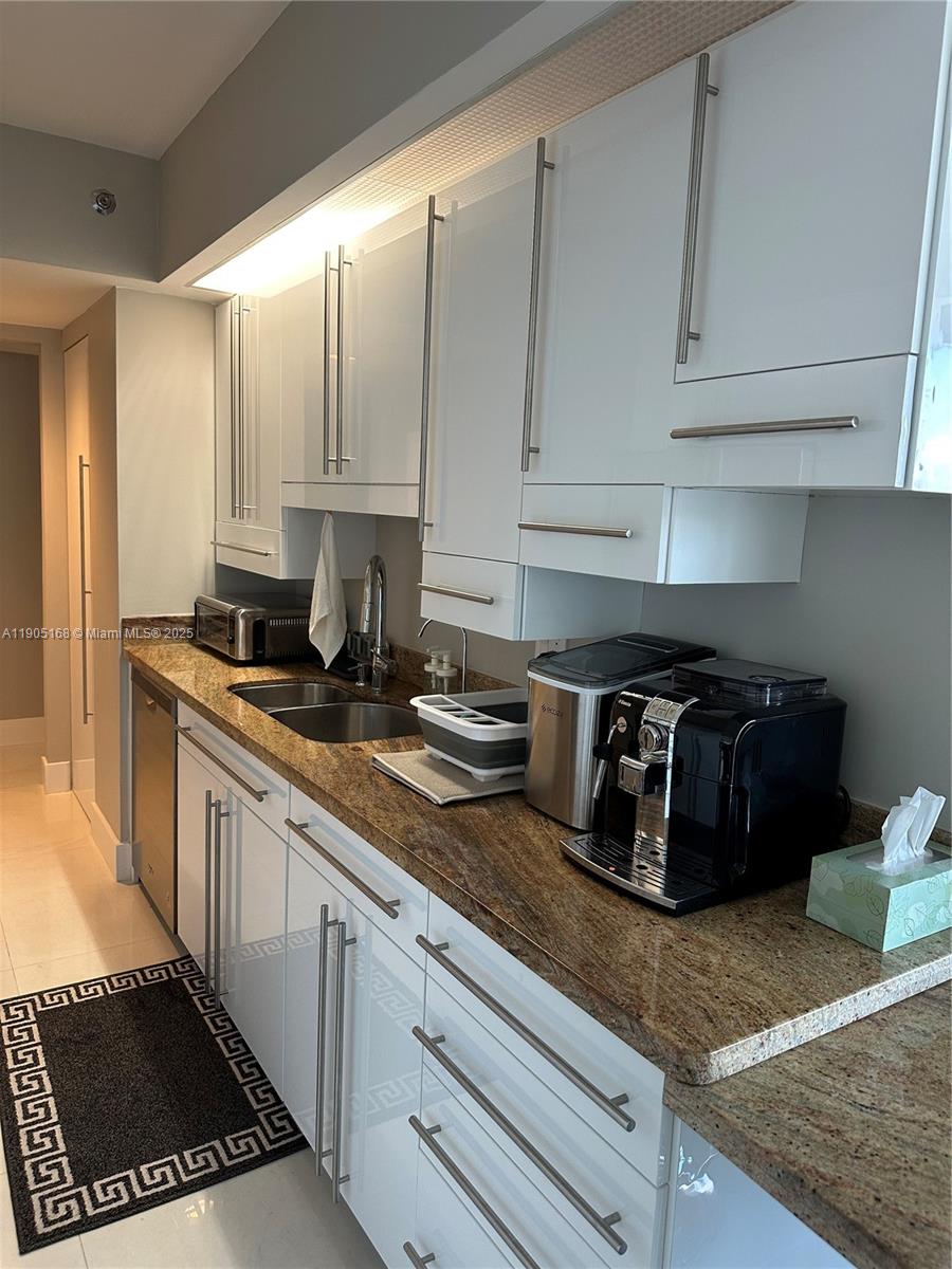 OCEANIA III CONDO - Residential Lease