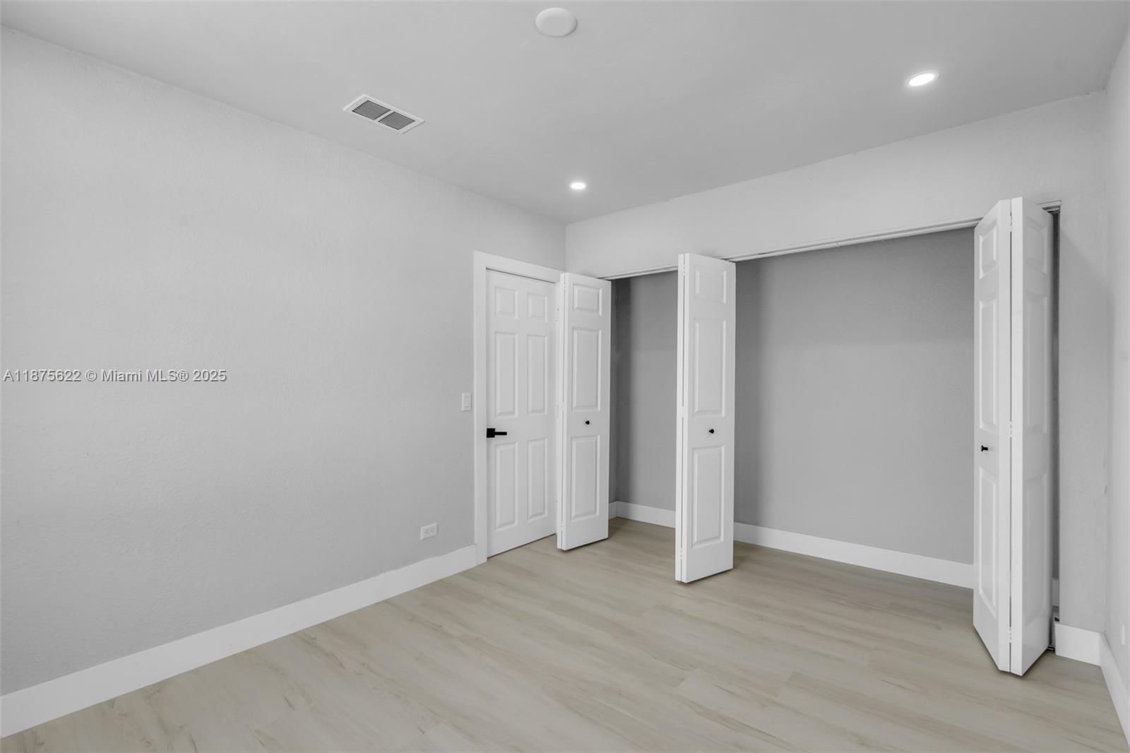 INGLESIDE PARK - Residential