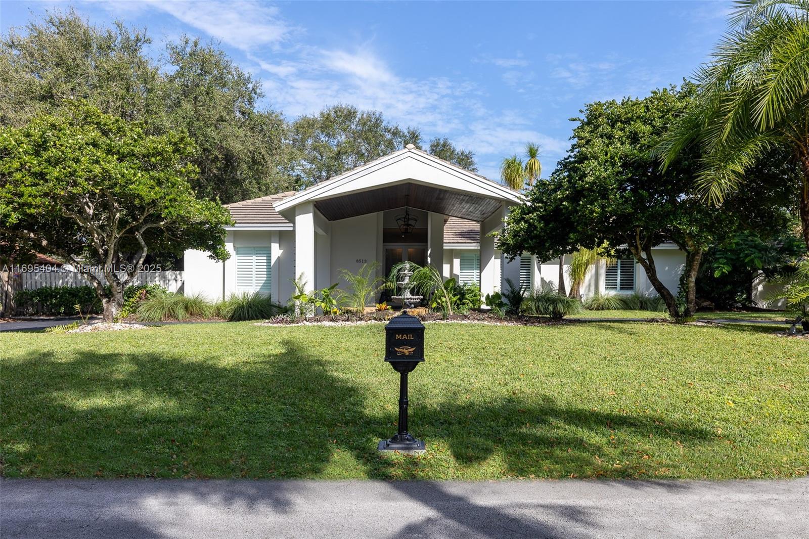 8513 Sw 169th Ter, Palmetto Bay, Miami-Dade County, Florida - 5 Bedrooms  
4 Bathrooms - 