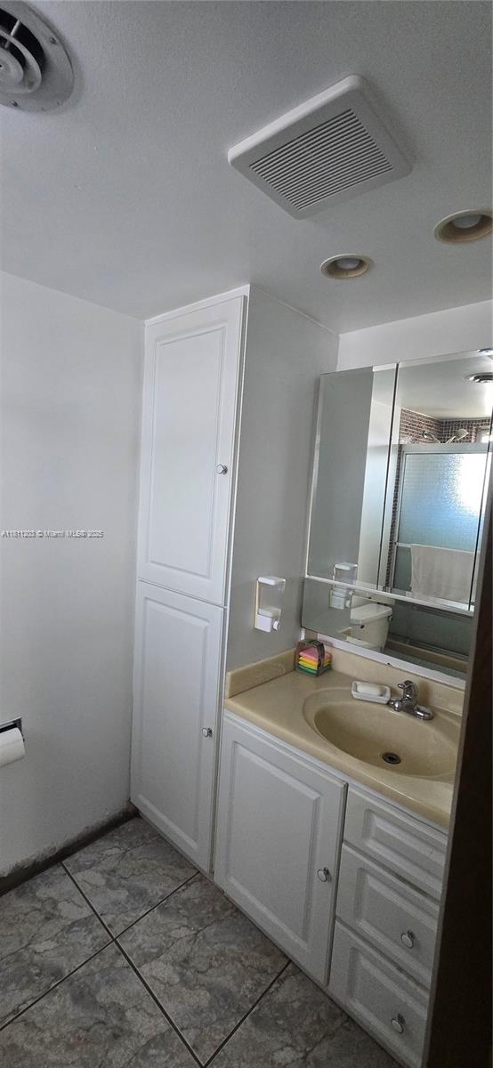 FOURTH HORIZONS CONDO - Residential