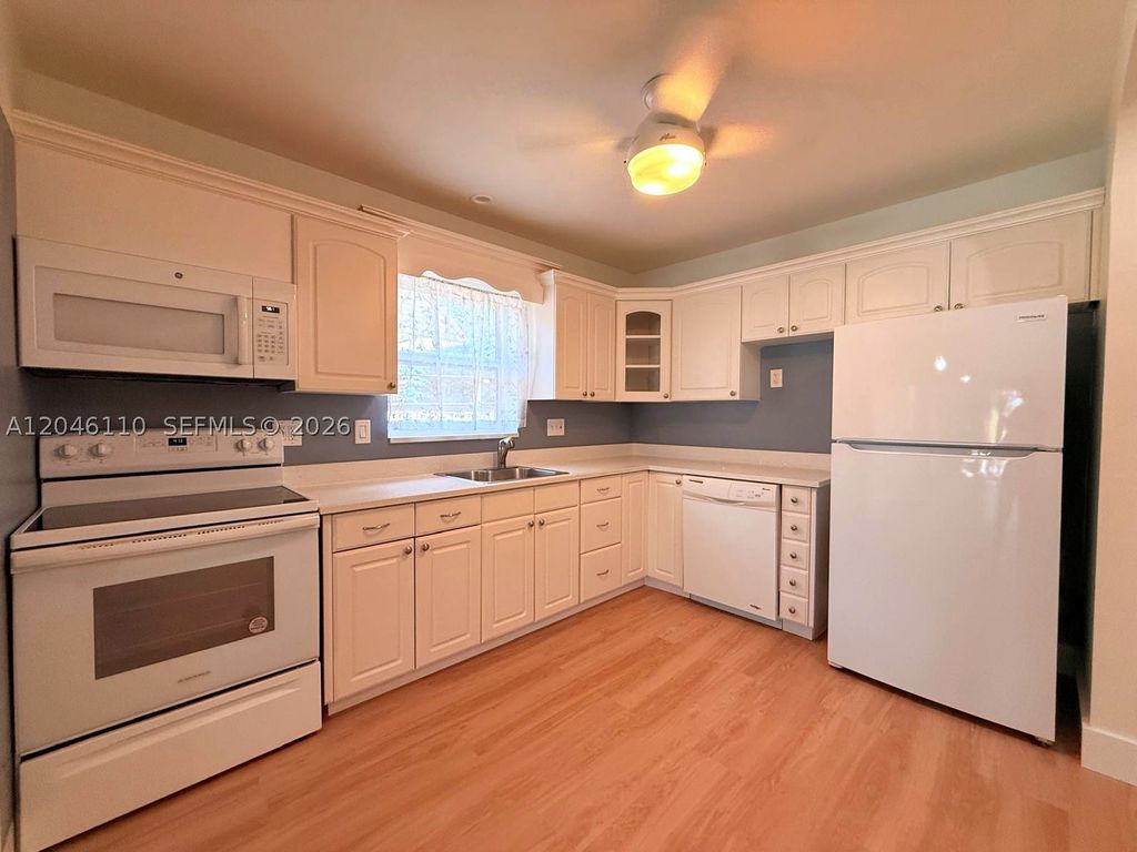 Photo of 2832 Fillmore St #20, Hollywood, FL 33020 (MLS # A12046110)