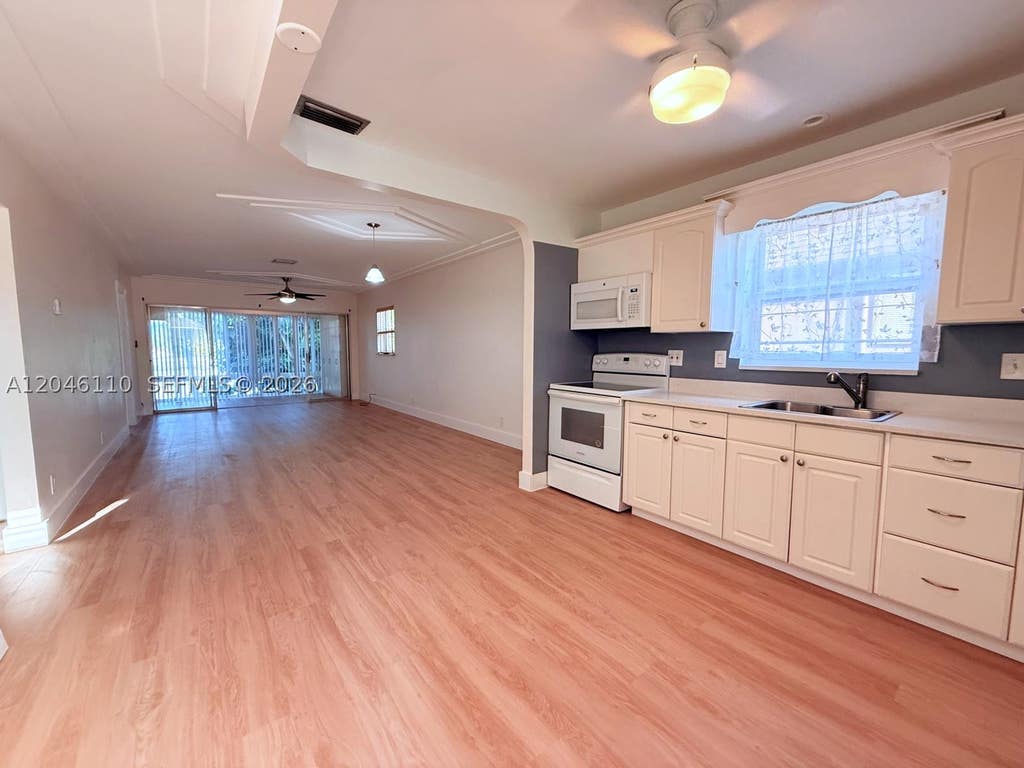 Photo of 2832 Fillmore St #20, Hollywood, FL 33020 (MLS # A12046110)