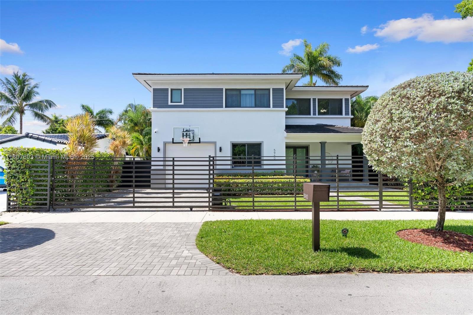 5960 Sw 41st St, Miami, Broward County, Florida - 4 Bedrooms  
5 Bathrooms - 