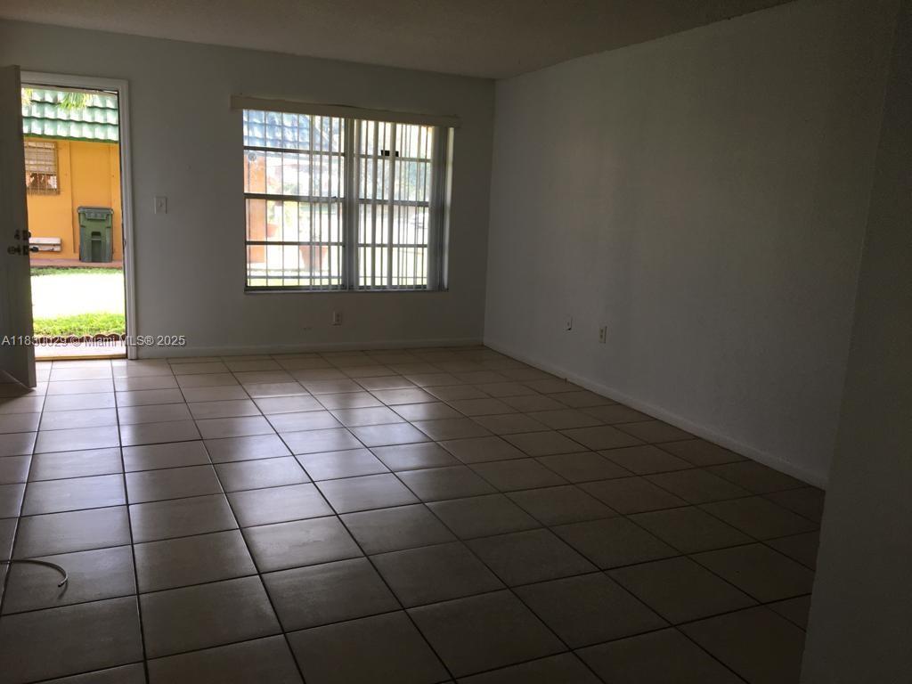 291 NW 177th St C-117