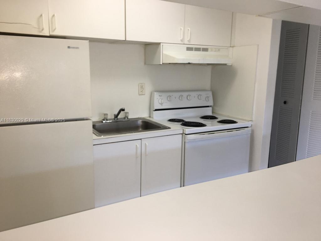 NEW WORLD CONDO APTS III - Residential