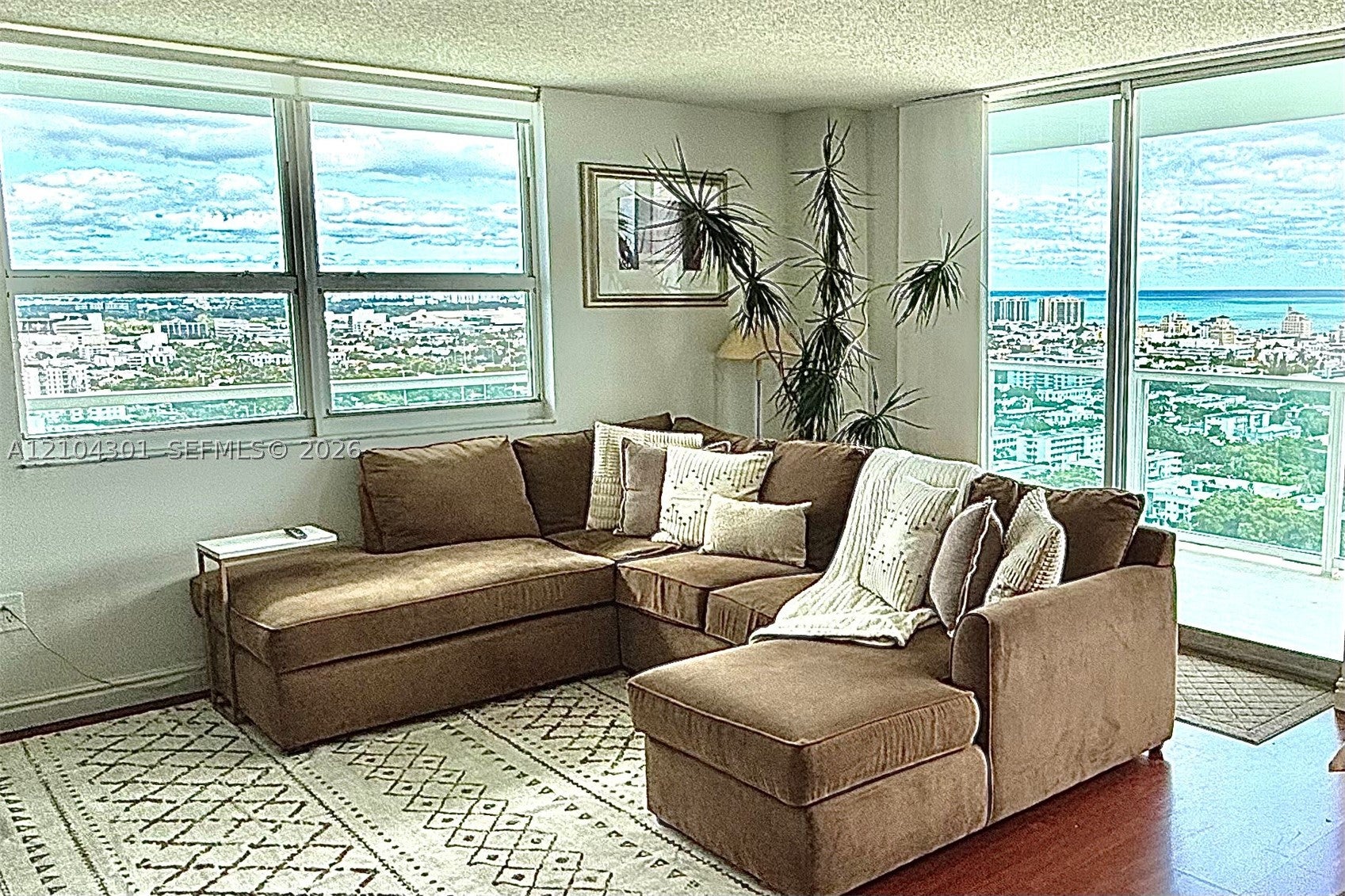 650 West Ave 2712