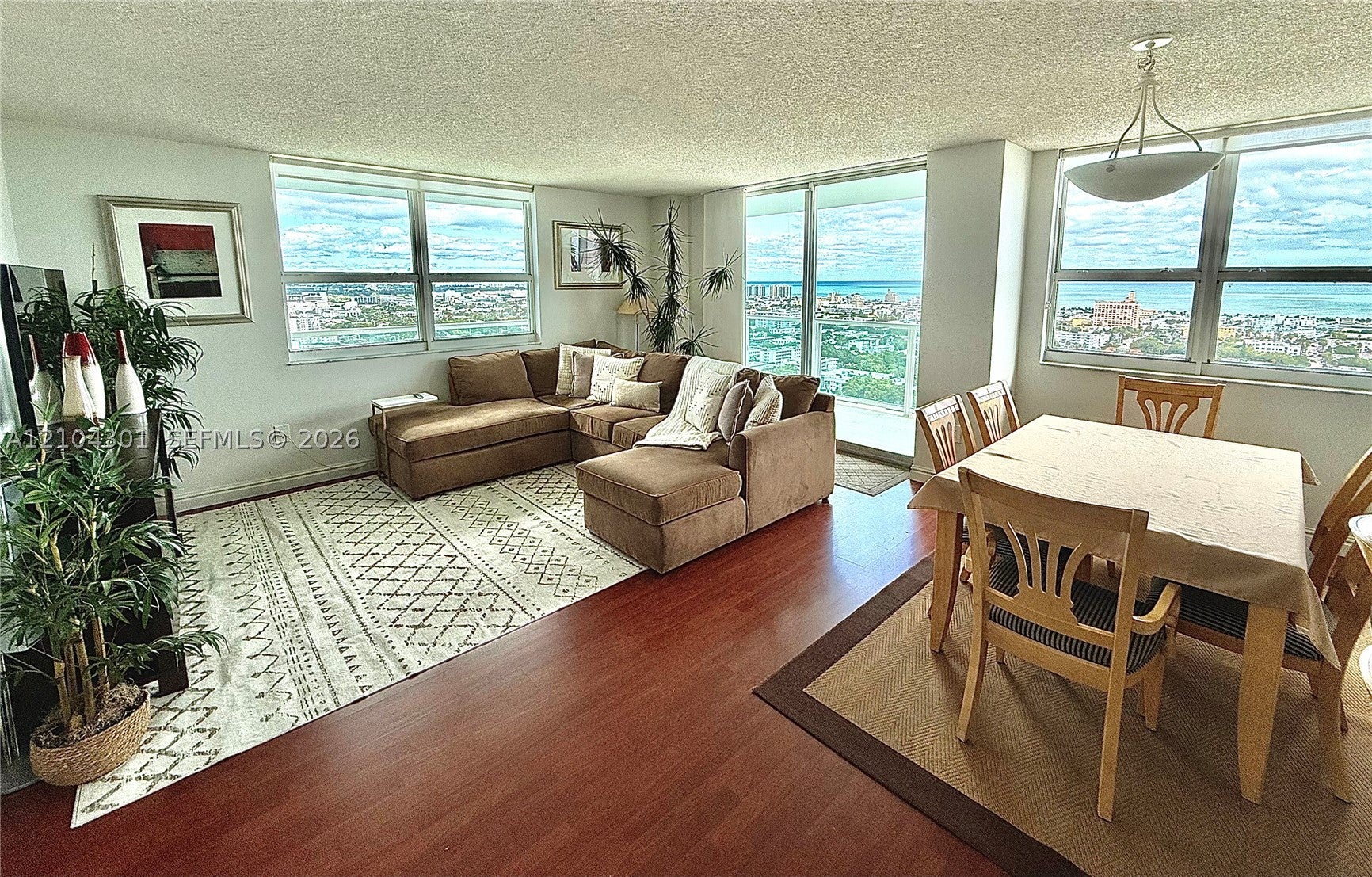 650 West Ave 2712