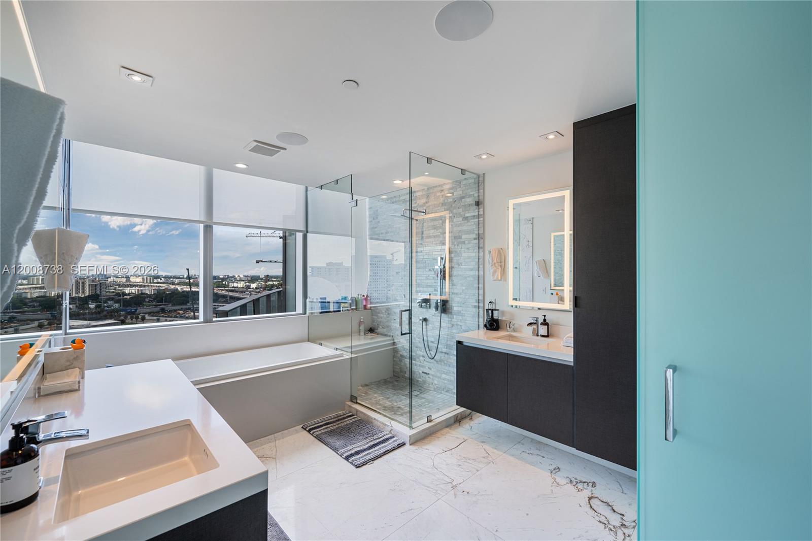 PARAMOUNT MIAMI WORLDCENTE - Residential