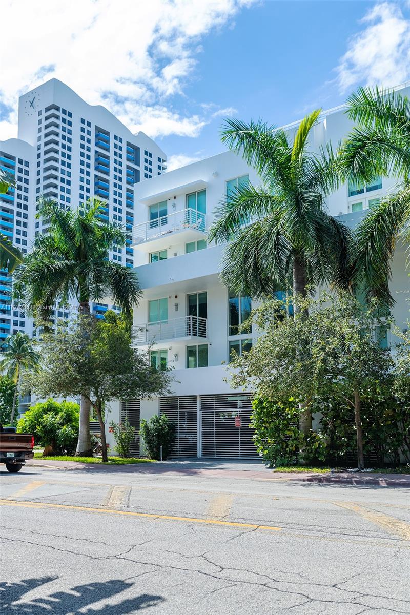 1428 West Ave 202, Miami Beach, Miami-Dade County, Florida - 2 Bedrooms  
2 Bathrooms - 
