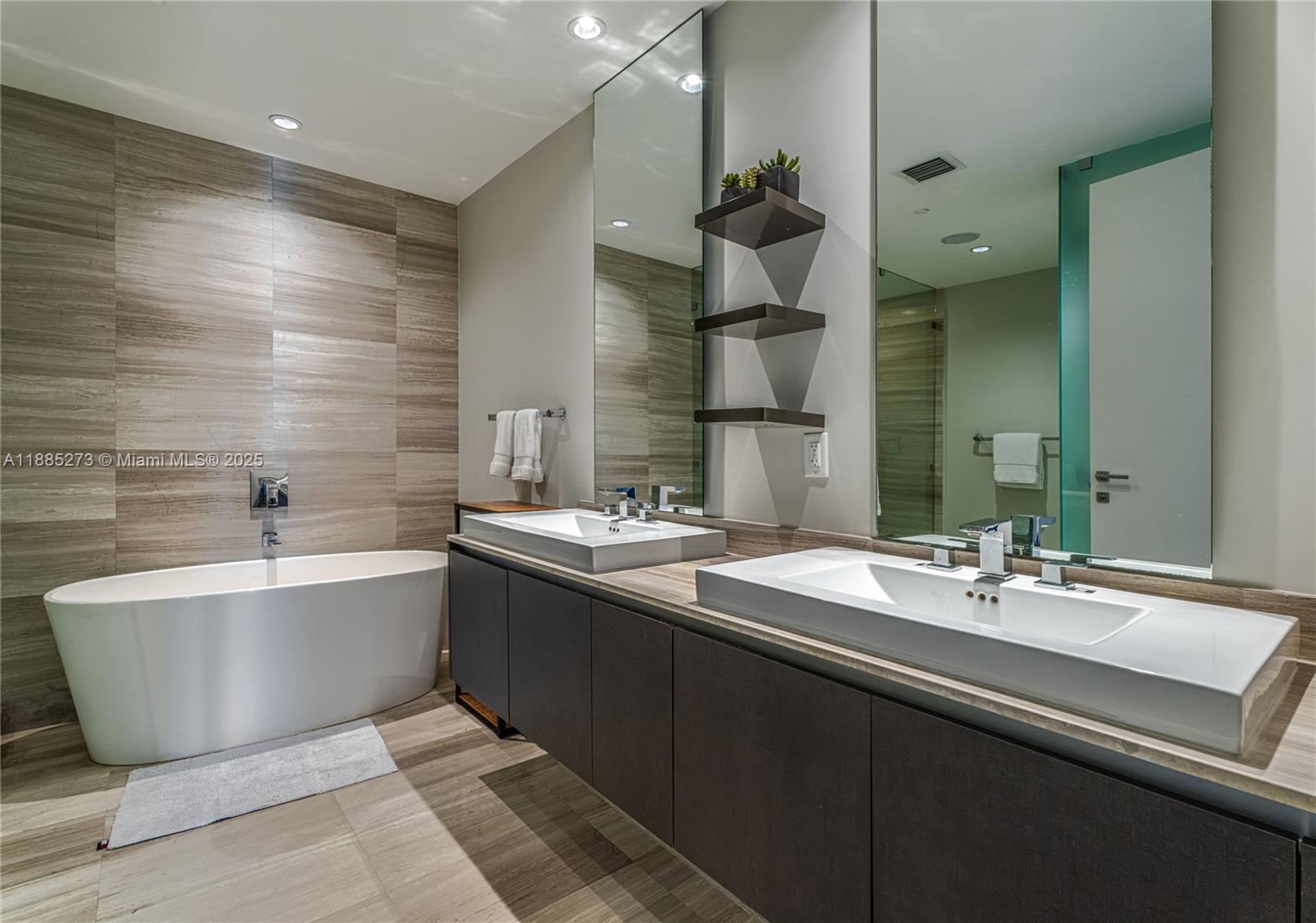 ECHO CONDO - Residential