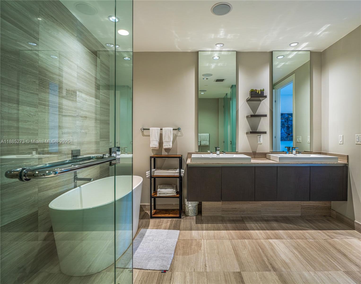 ECHO CONDO - Residential