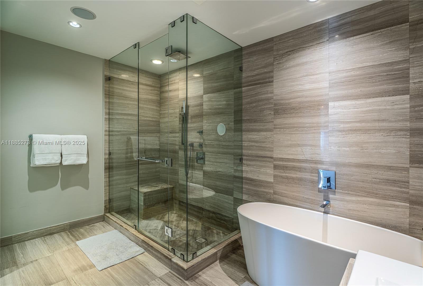 ECHO CONDO - Residential