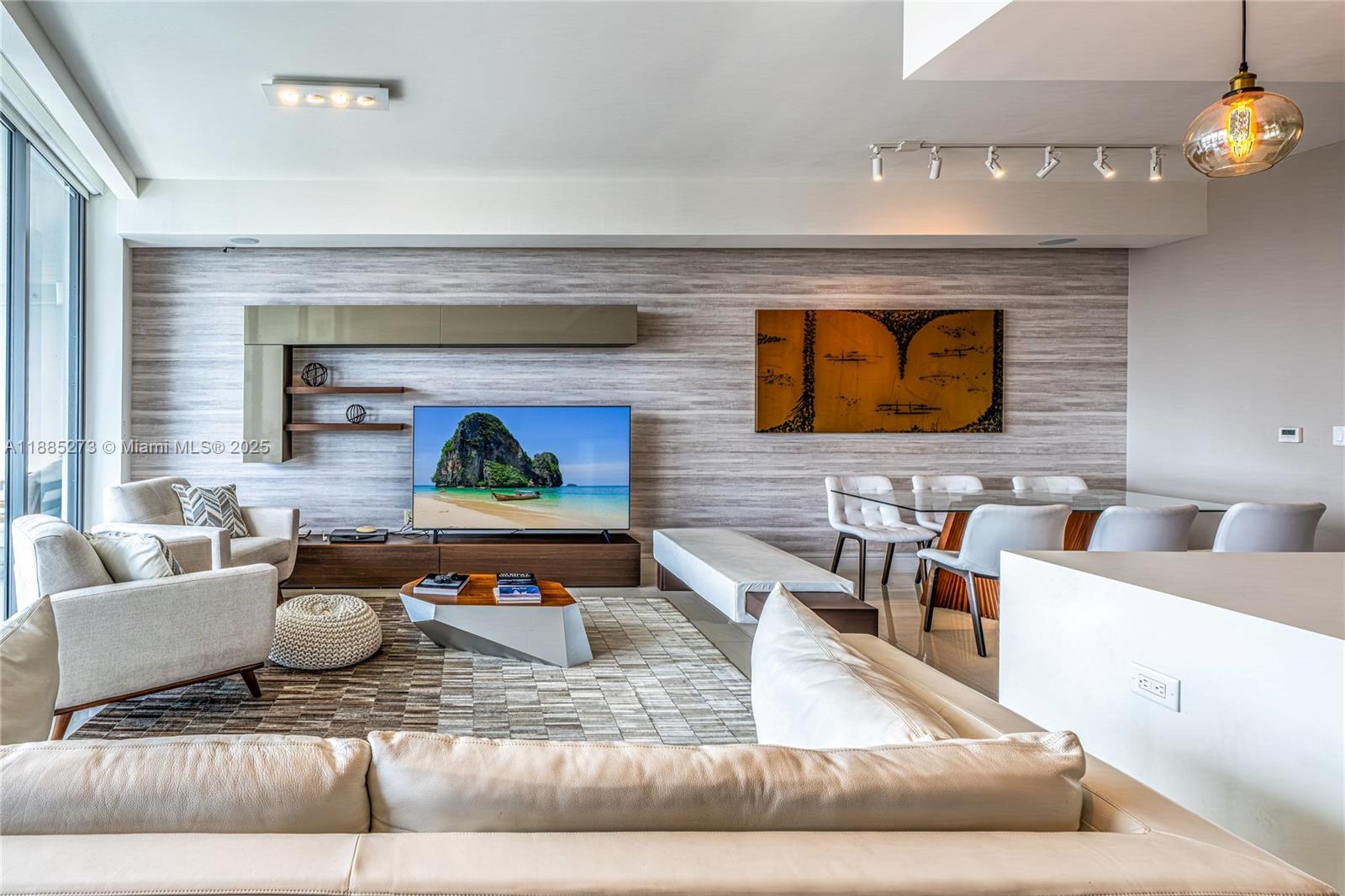 ECHO CONDO - Residential