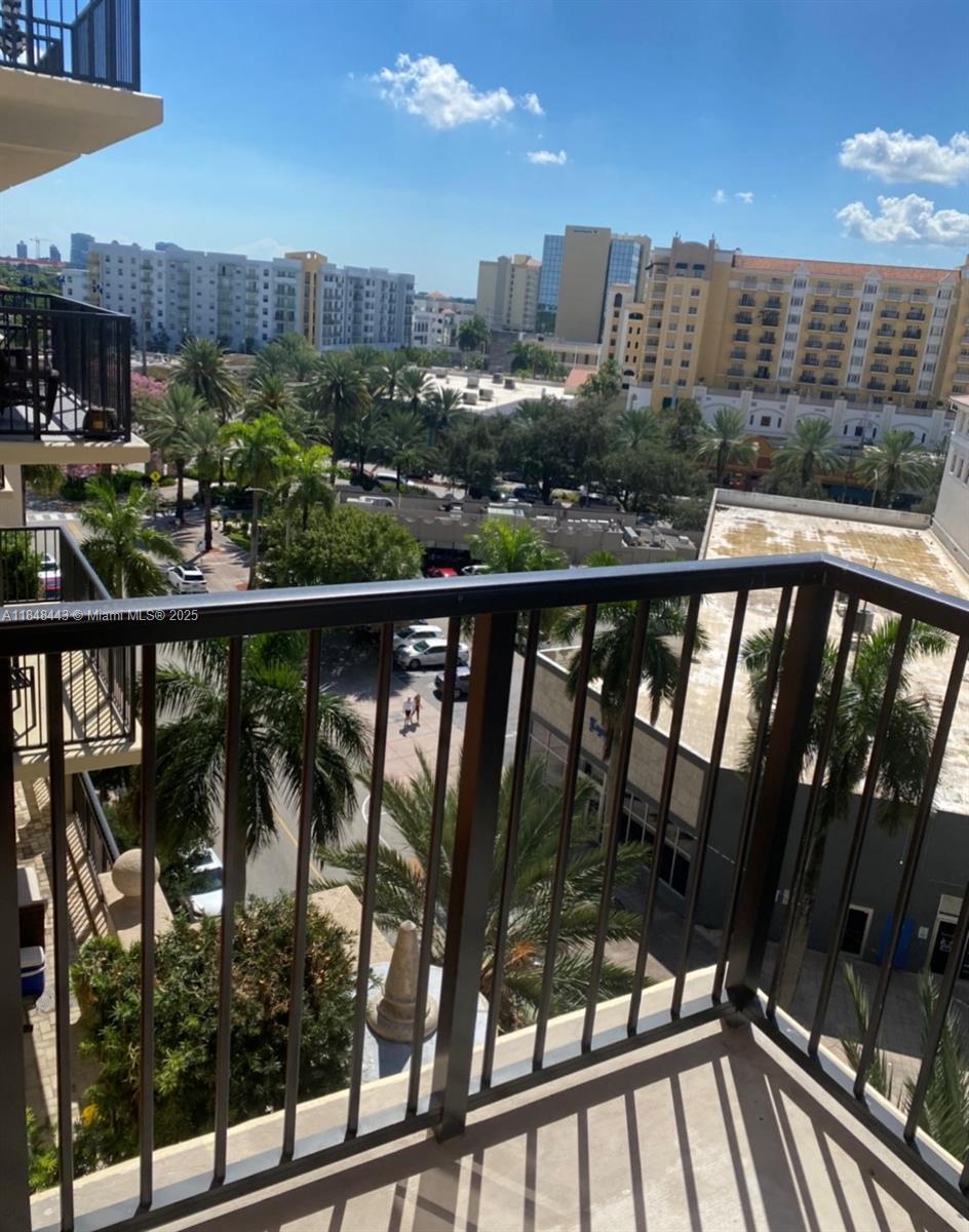 GORGEOUS SPACIOUS 2 BED AND 2 AND HALF BATH. LUXURY CONDO IN HEART OF CORAL GABLES DOWNTOWN. WALKING DISTANCE TO MIRACLE MILE AND GIRALDA RESTAUTRANTS, 2 ASSIGNED PARKING SPACES WHICH IS RARE. UNIT FEATURES 2 MASTER BEDROOMS WITH WALK IN CLOSETS, KITCHEN GRANITE COUNTER TOPS AND STAINLESS STEEL APPLIANCES. WASHER AND DRYER IN UNIT. GREAT VIEWS FROM BALCONY.