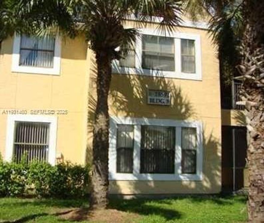 Spacious 2 bedroom and 2 bath located in Biscayne Beach Club Community in Hammocks.Private balcony and washer and dryer for yor Convenience.
This community has a playground for children.
It is close to good schools, shops, and supermarkets.