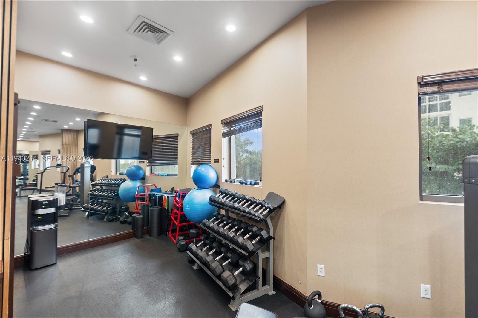 SAYAN CONDO - Residential