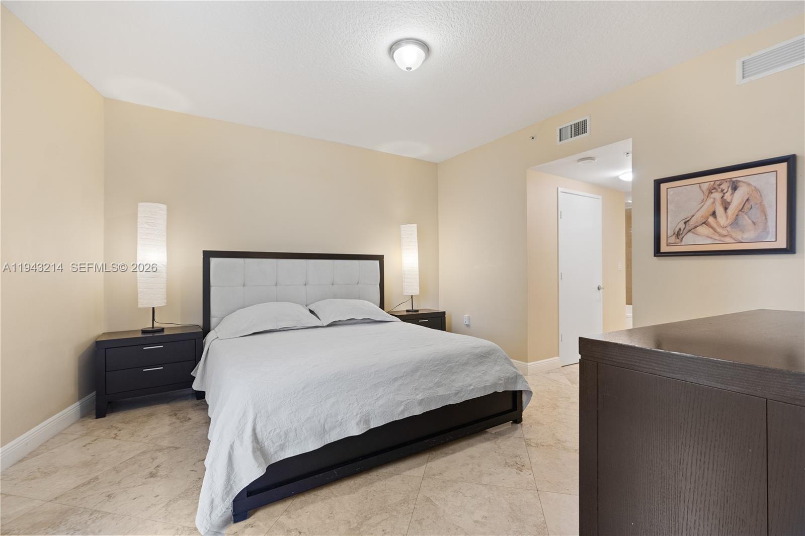 SAYAN CONDO - Residential