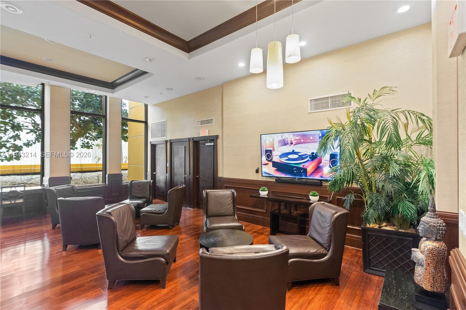 SAYAN CONDO - Residential