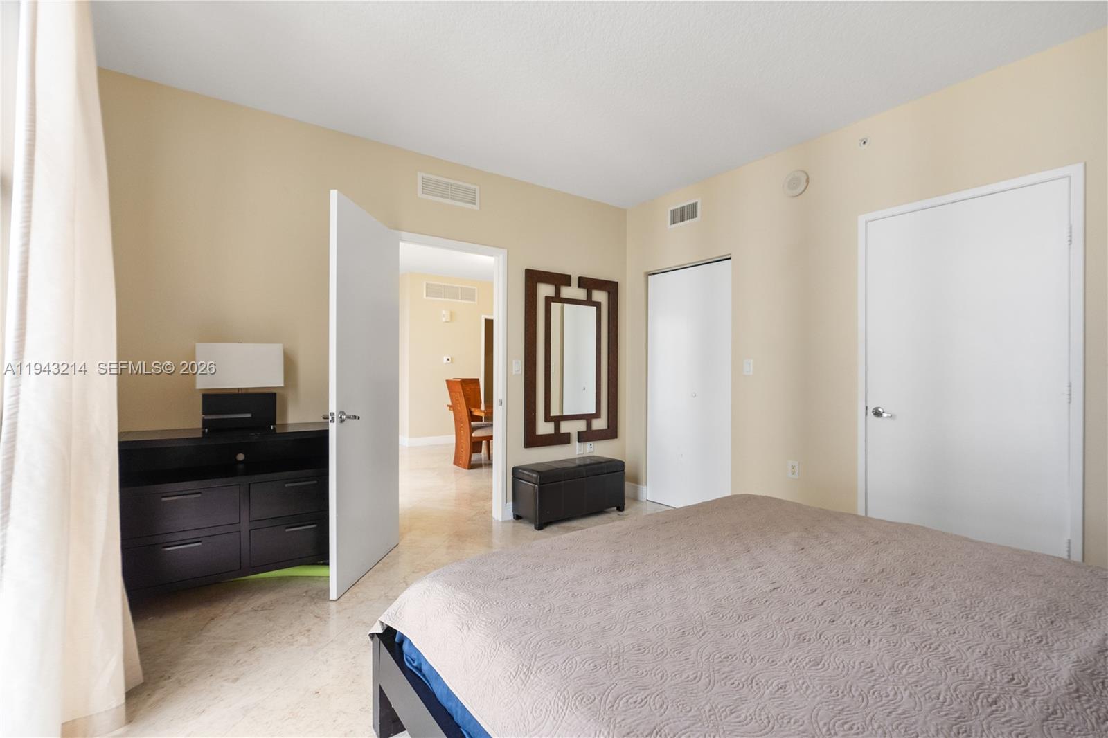 SAYAN CONDO - Residential