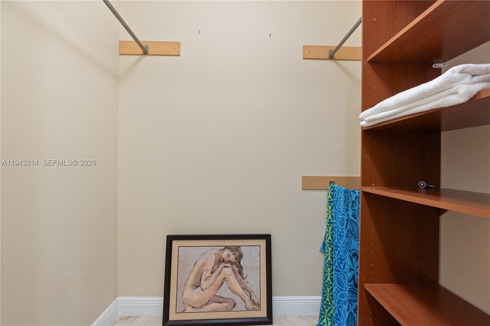 SAYAN CONDO - Residential