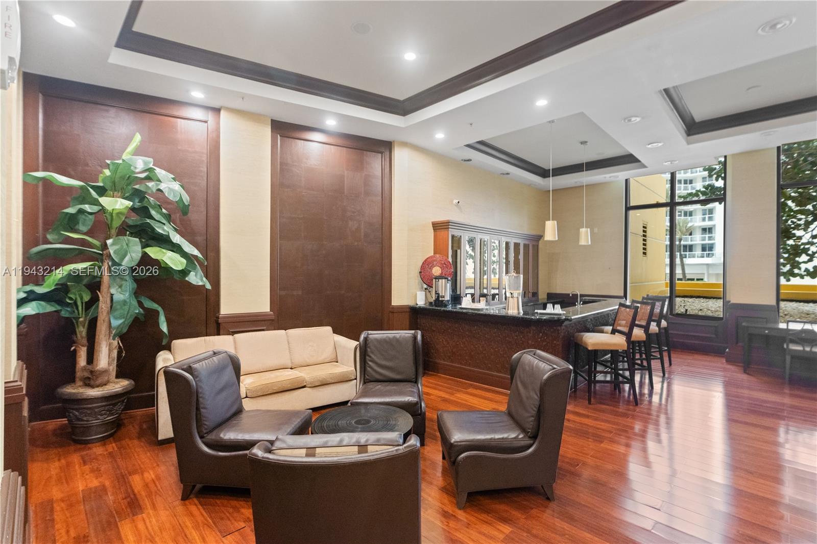 SAYAN CONDO - Residential