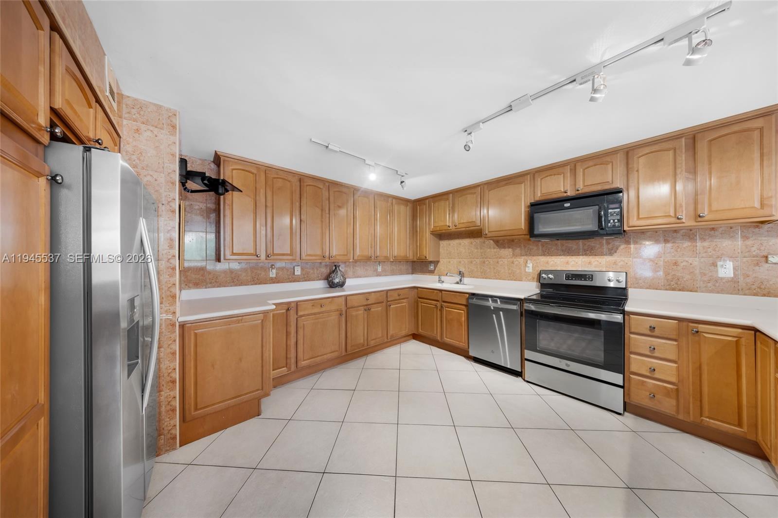 OLYMPUS CONDO PHASE - Residential