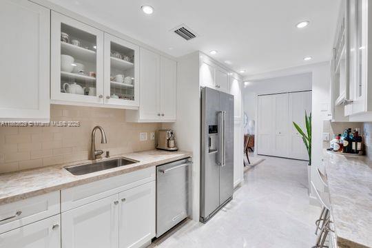 GABLES WATERWAY TOWERS CO - Residential