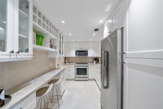 GABLES WATERWAY TOWERS CO - Residential