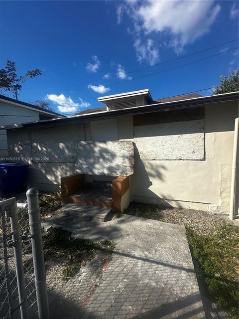 1919 SW 2nd St c Miami FL 33135