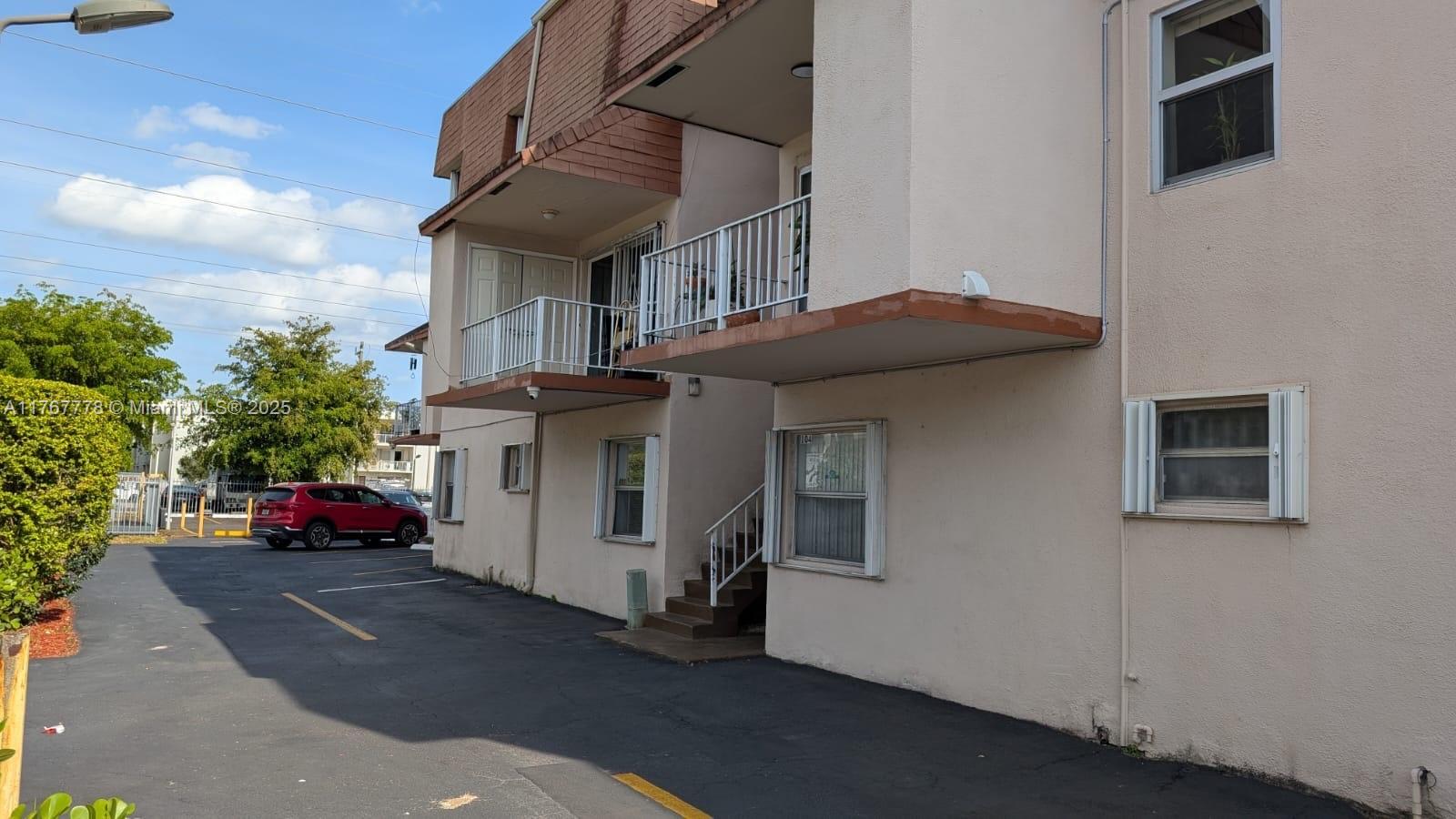 1560 W 46th St 105, Hialeah, Miami-Dade County, Florida - 2 Bedrooms  
2 Bathrooms - 
