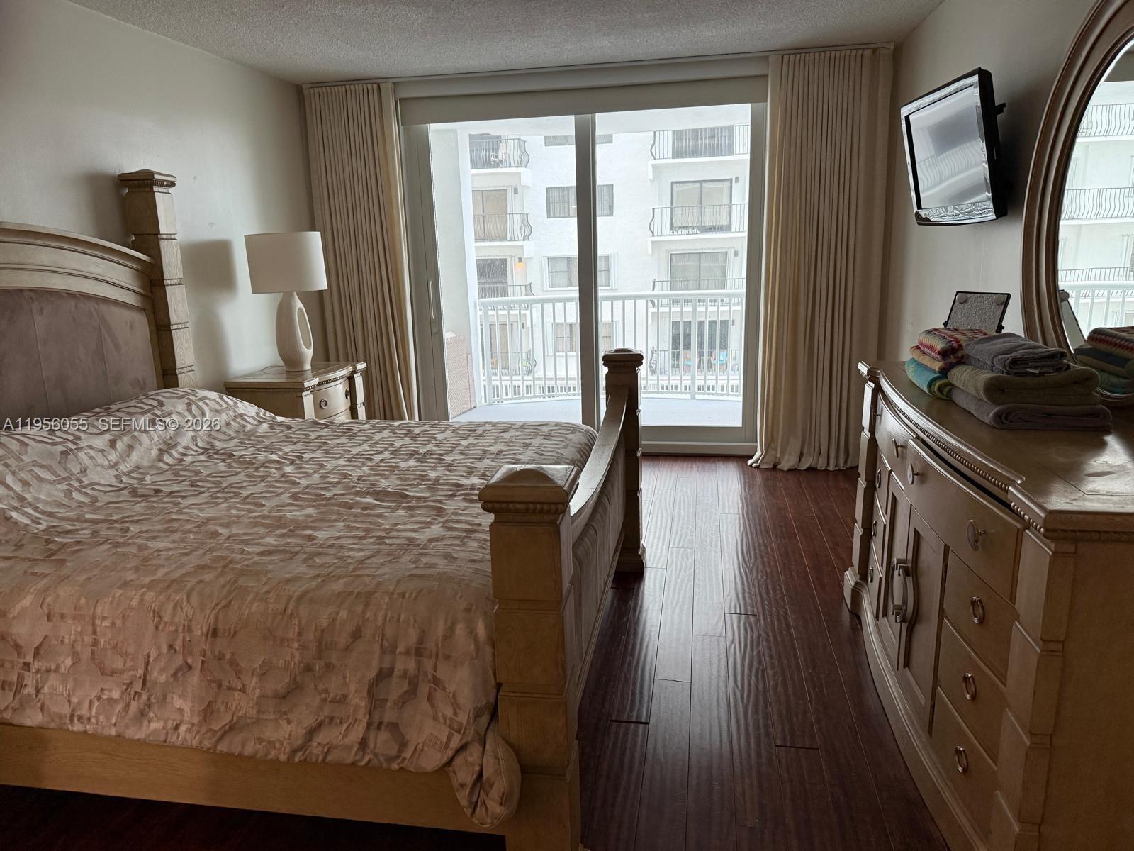 THE CARRIAGE HOUSE CONDO - Residential