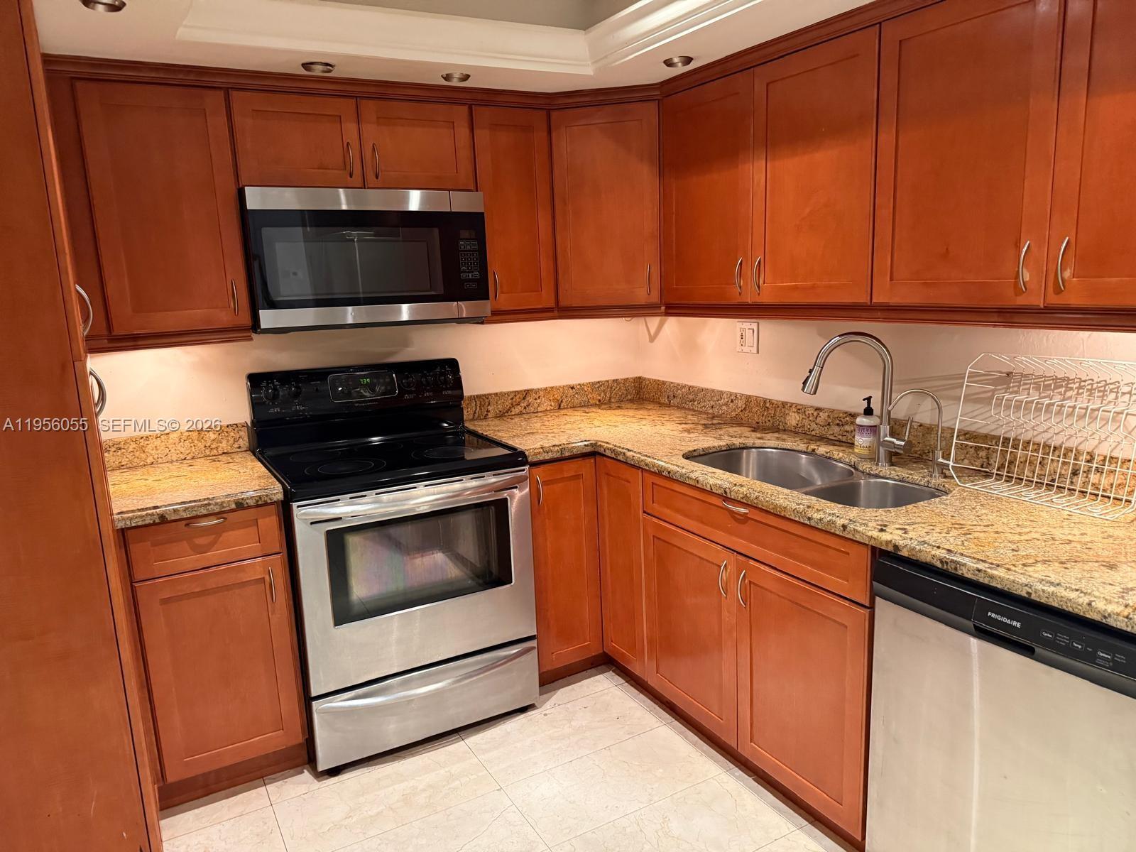 5401 Collins Ave 107