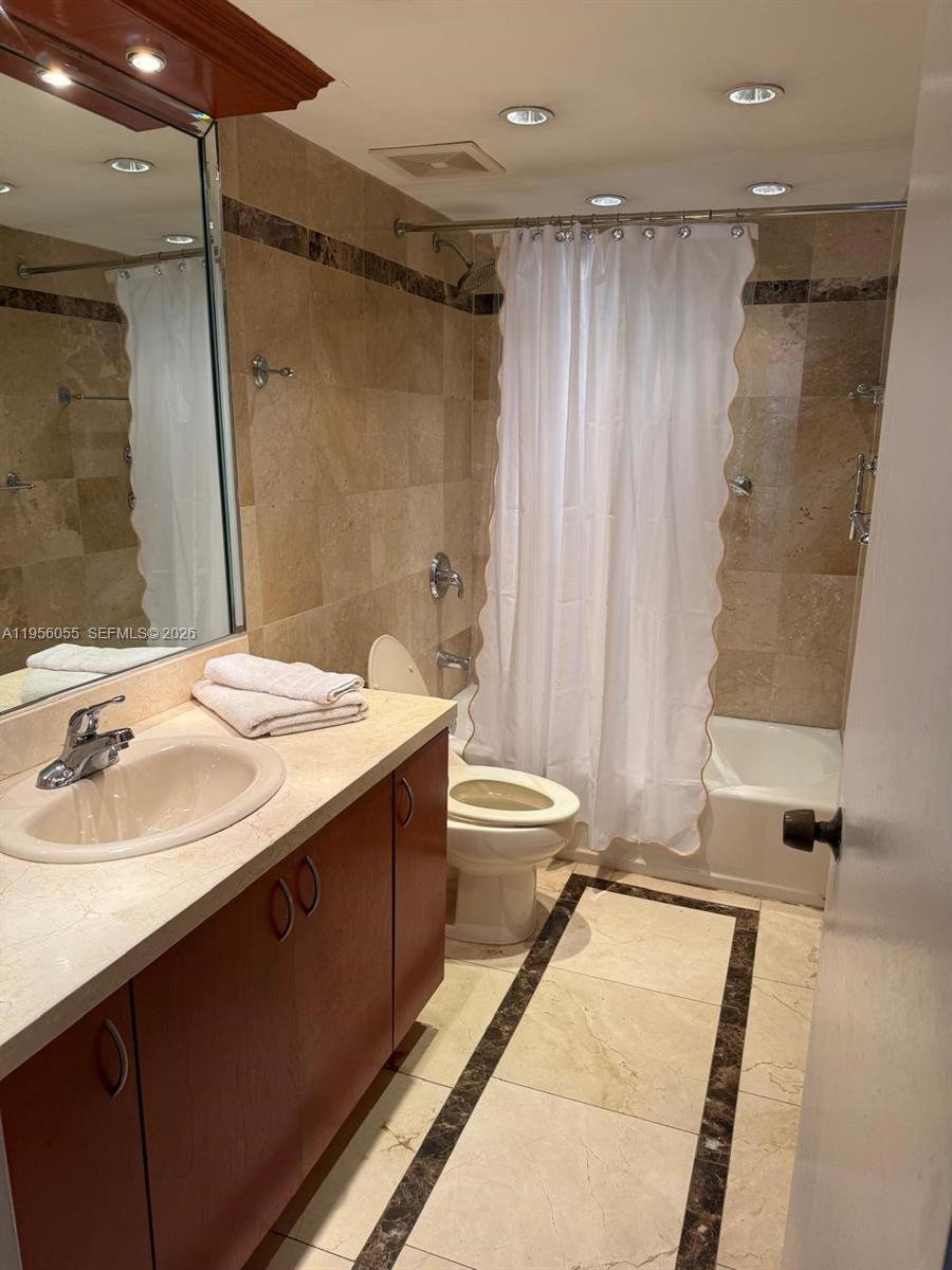 THE CARRIAGE HOUSE CONDO - Residential