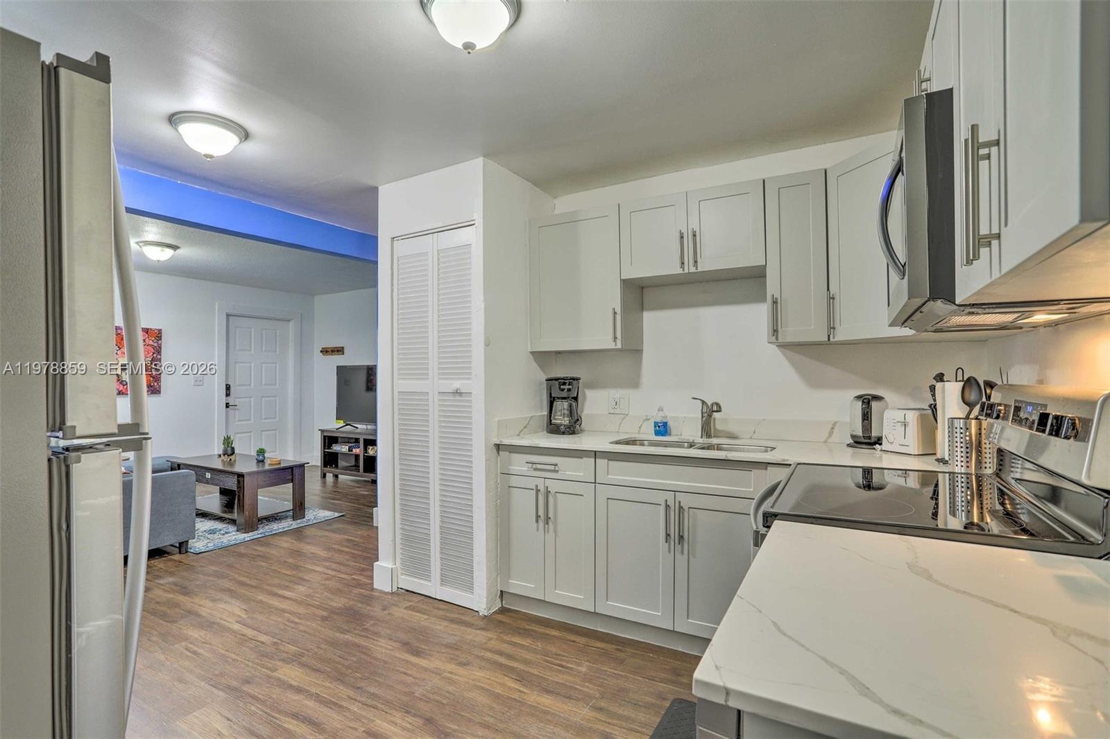 17 AVE MANOR - Residential Lease