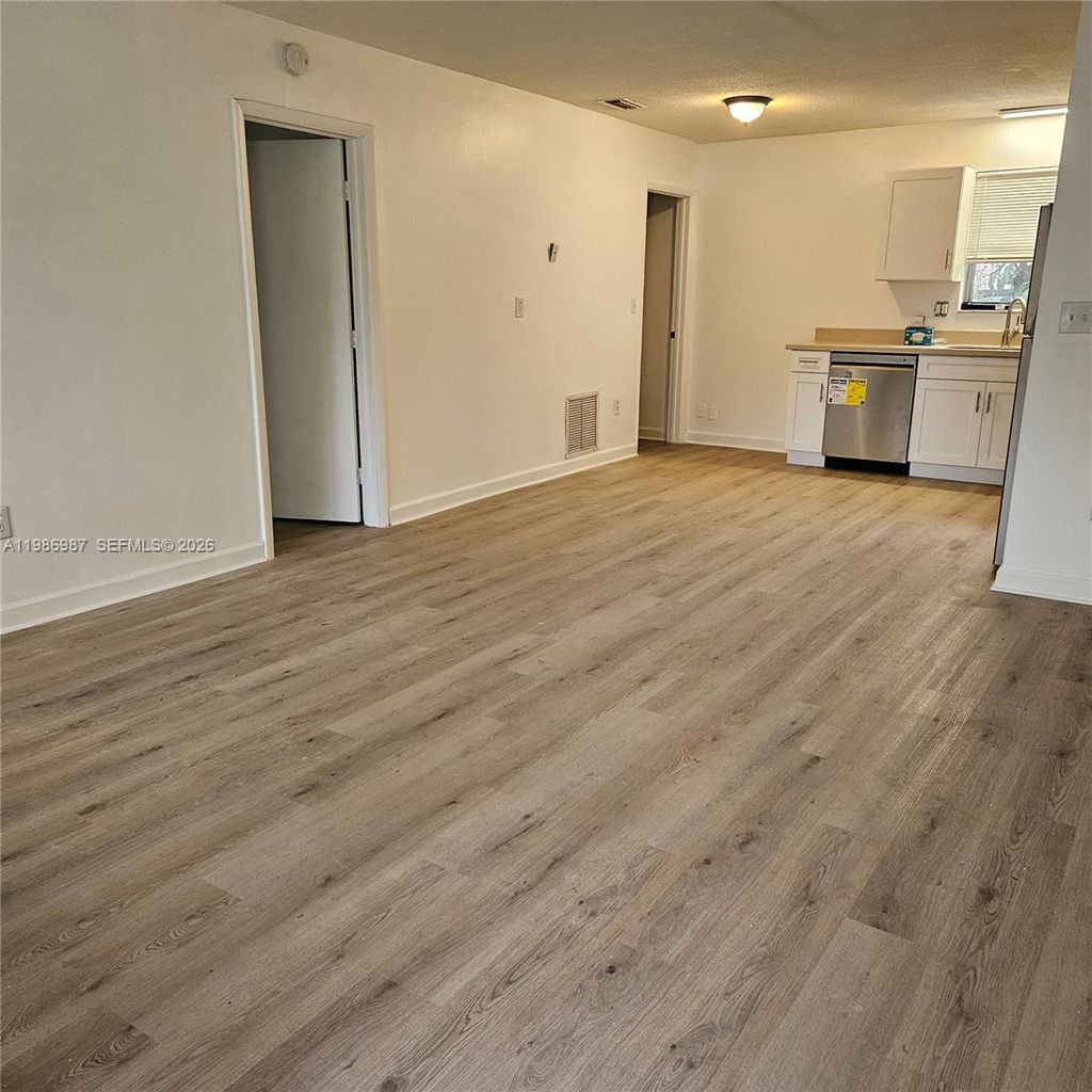 Photo of 27 SW 8th Ct #27, Hallandale Beach, FL 33009 (MLS # A11986987)