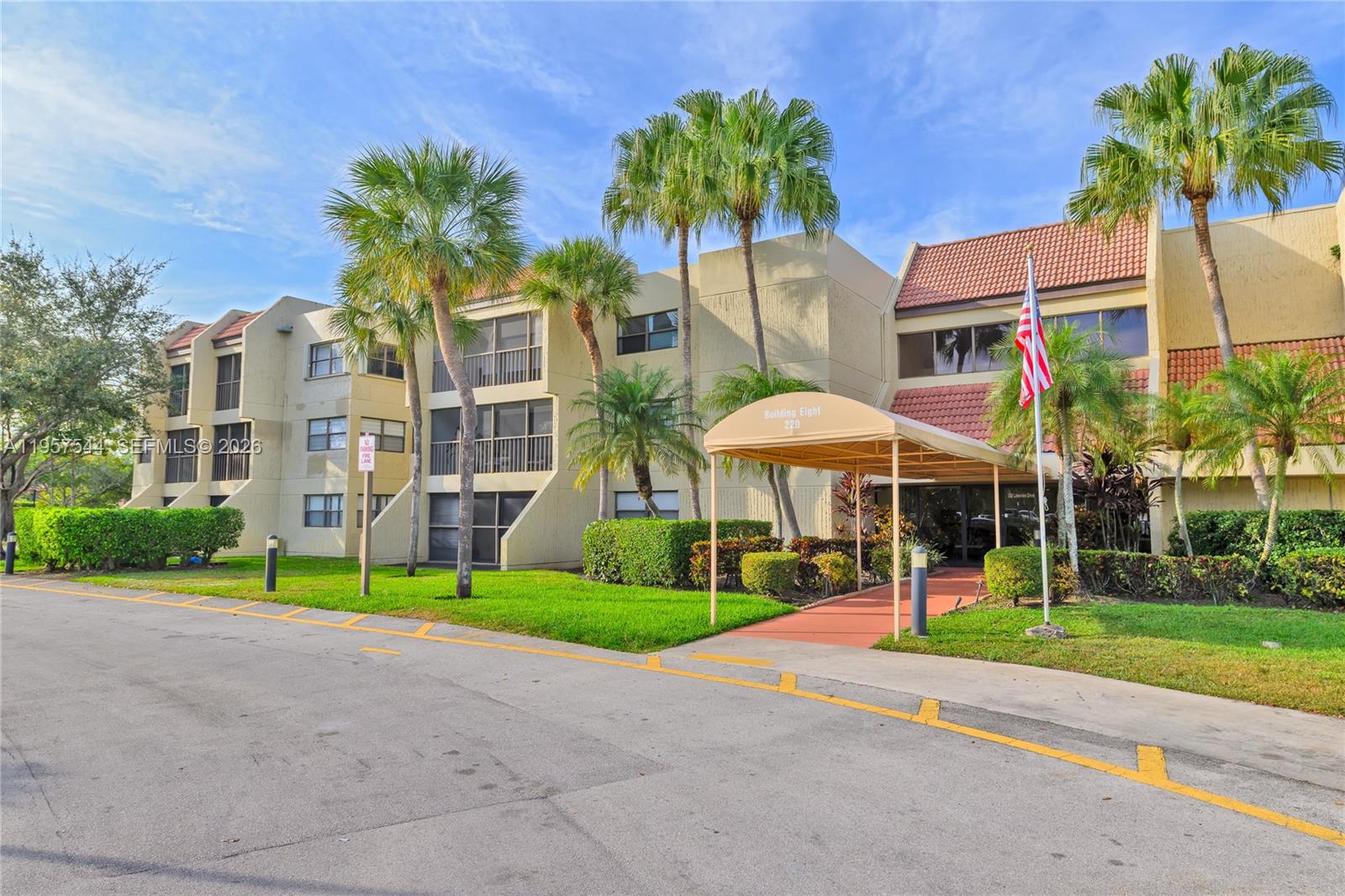 BUILDING EIGHT OF RACQUET - Residential Lease