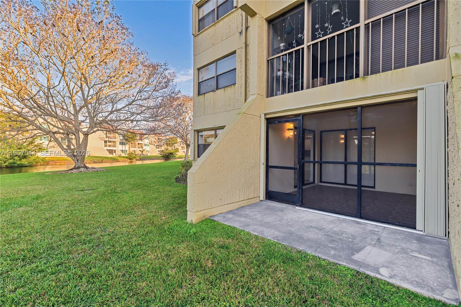 BUILDING EIGHT OF RACQUET - Residential Lease