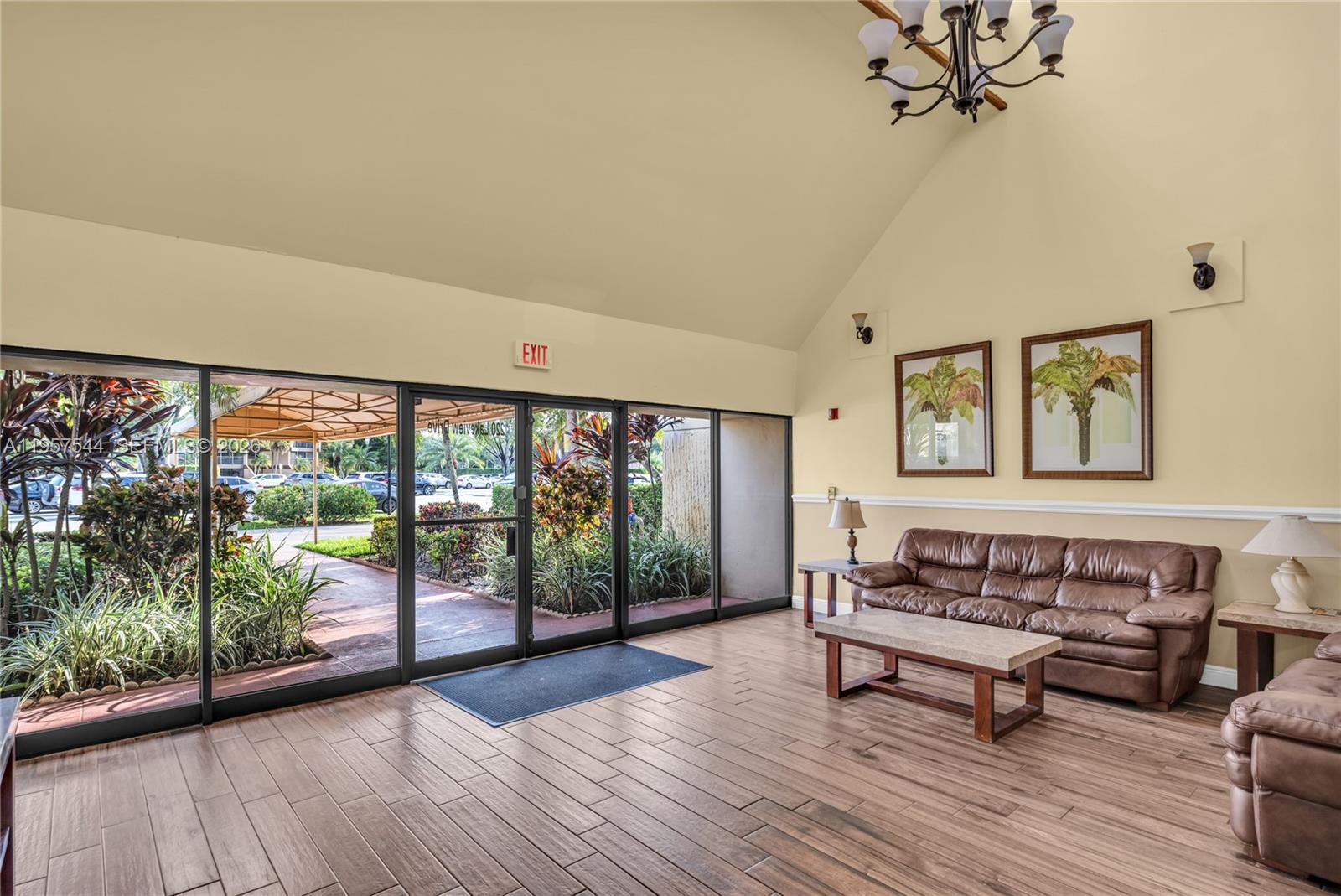 BUILDING EIGHT OF RACQUET - Residential Lease