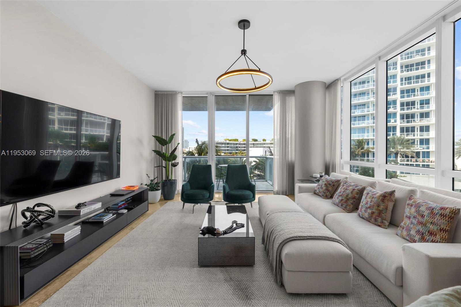 CONTINUUM ON SOUTH BEACH - Residential