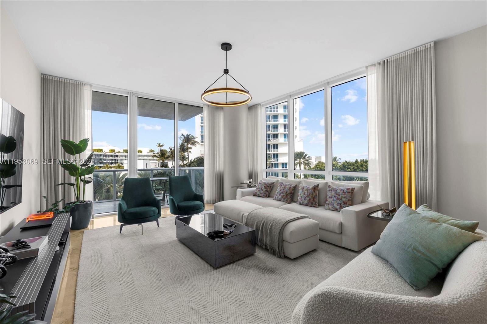 CONTINUUM ON SOUTH BEACH - Residential
