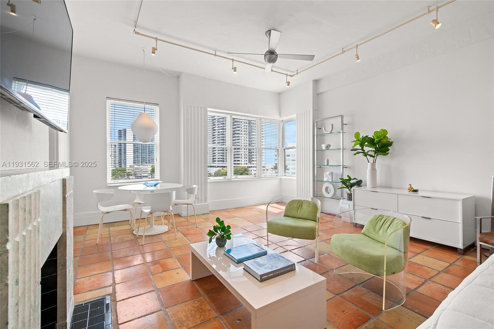 2421 Lake Pancoast Dr 5C