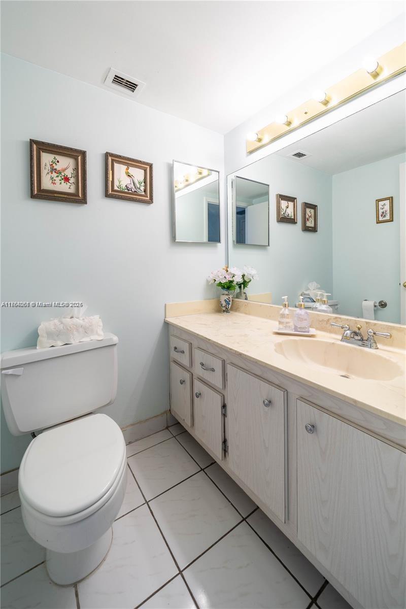 HALLMARK OF HOLLYWOOD CON - Residential