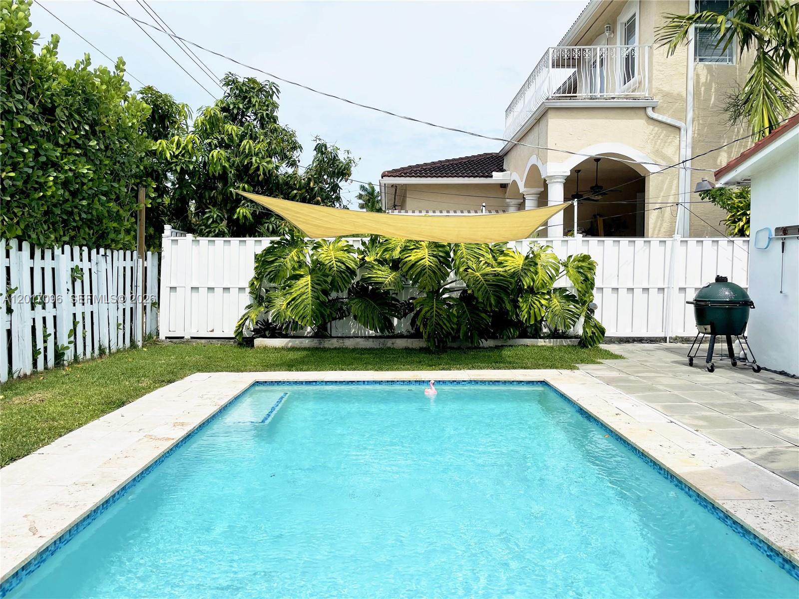 HOLLYWOOD LAKES SECTION - Residential