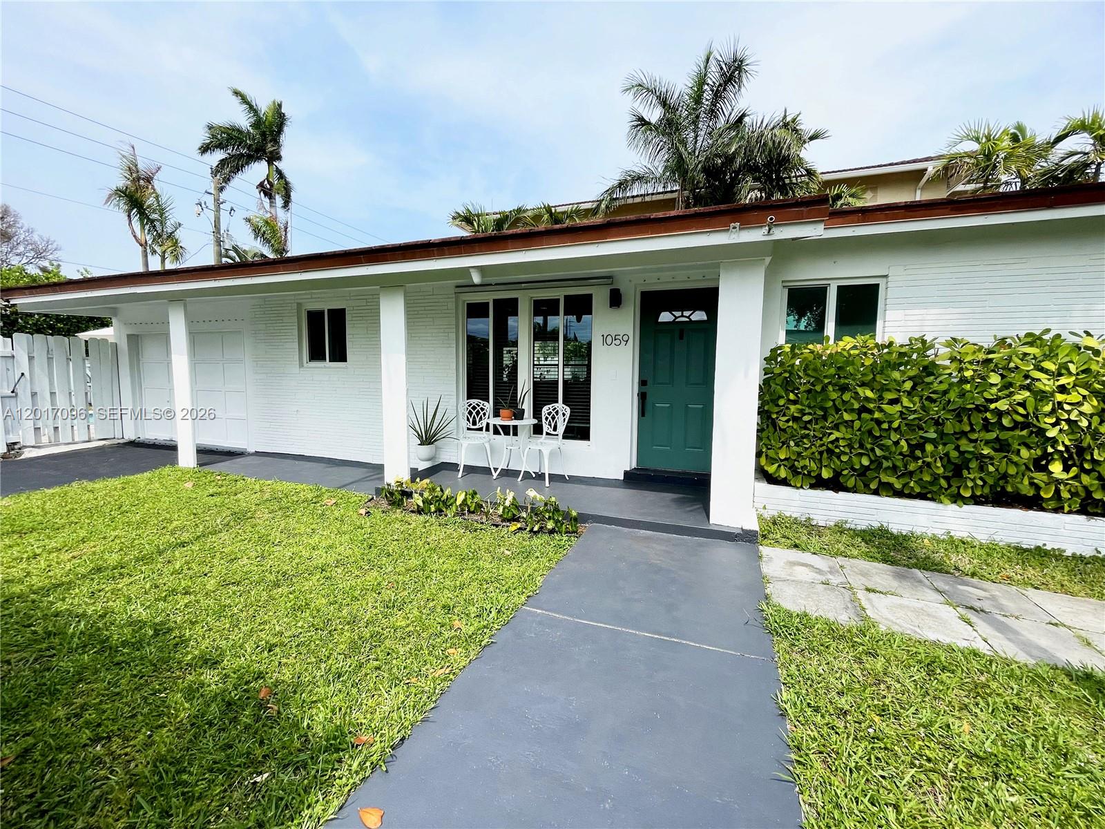 HOLLYWOOD LAKES SECTION - Residential