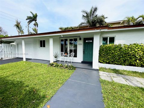 Photo of 1059 Washington St, Hollywood, FL 33019 (MLS # A12017096)
